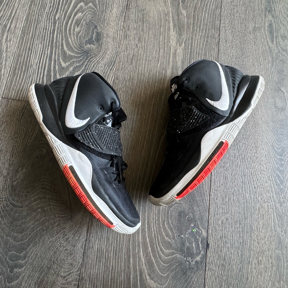 Nike Basketball Kyrie 6 in Black/White Size 11